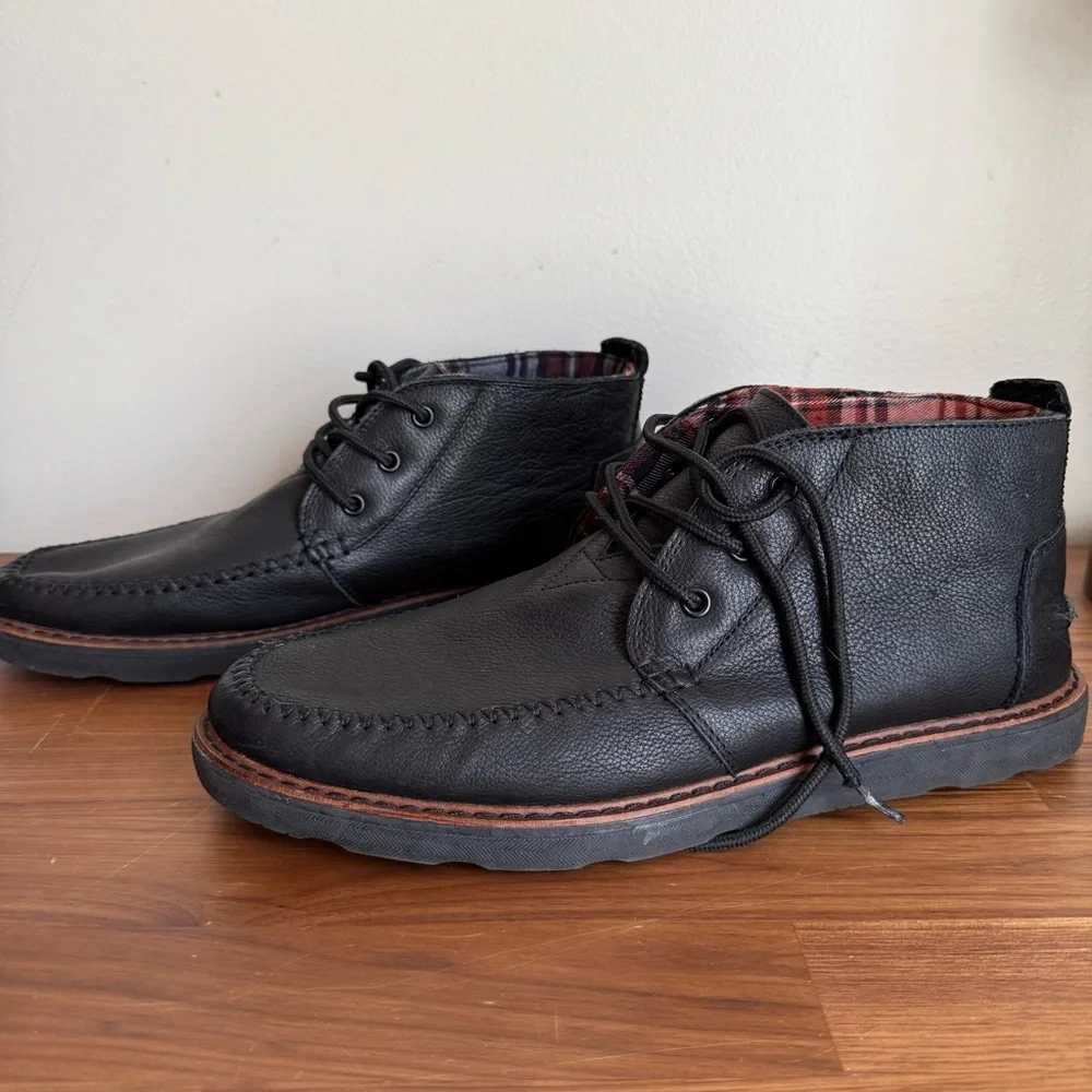 Like New TOMS Chukka Leather Boot Black Full Grain Pebble Leather 12 US